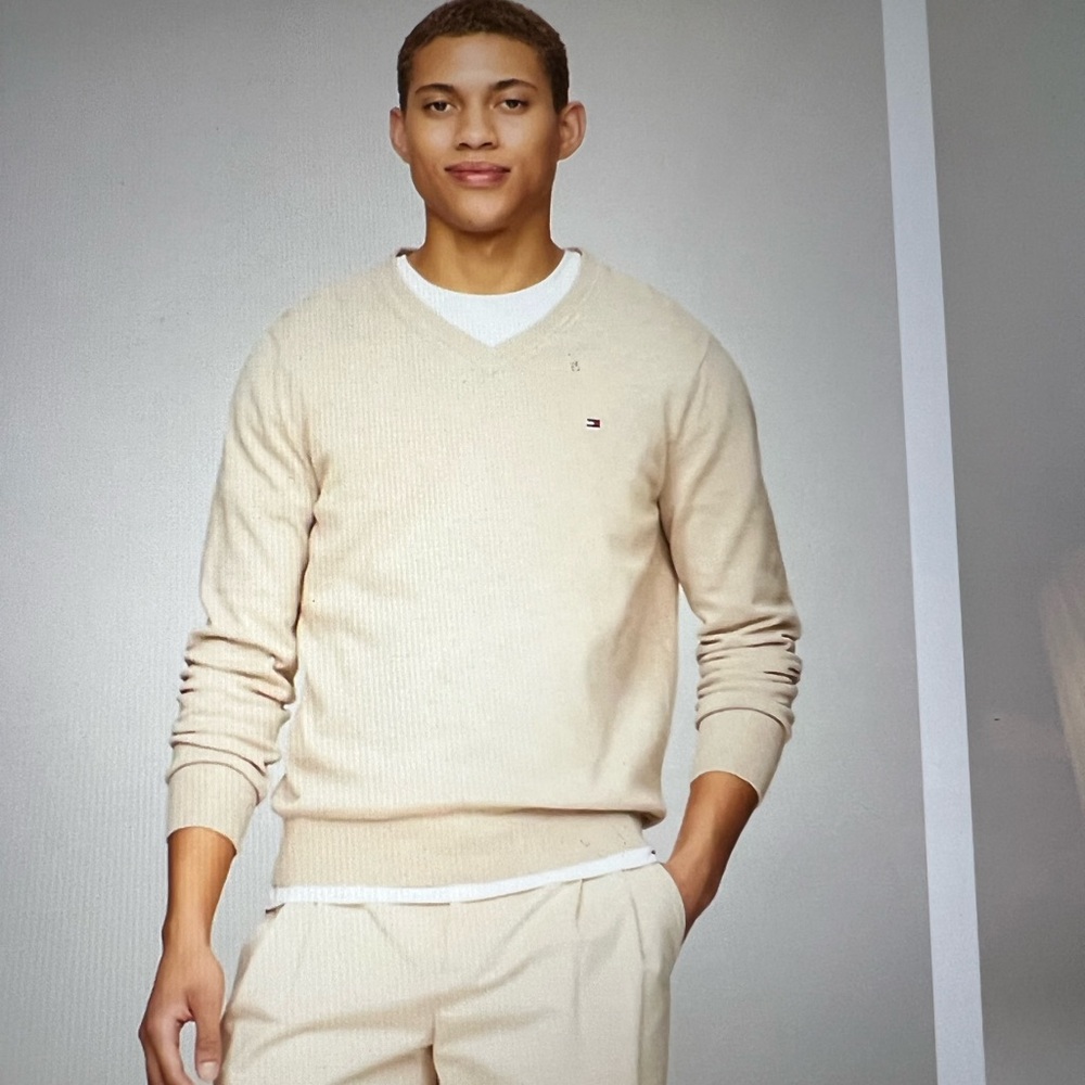 TOMMY HILFIGER FLAG LOGO V-NECK COTTON SWEATER REGULAR FIT‎